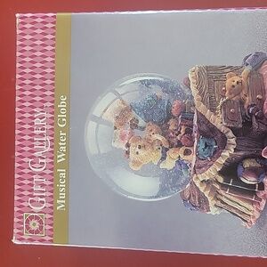 Globe musical water globe with bears a gift from the heart